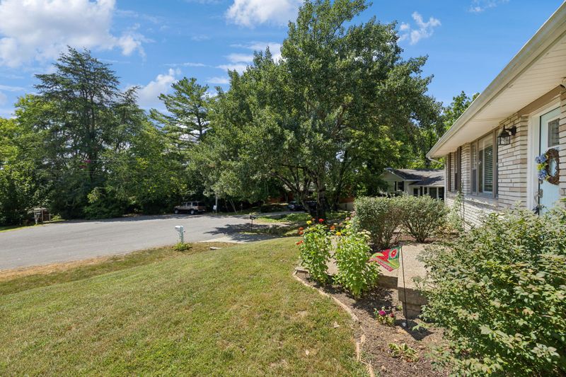 5004 Whispering Hills Ct, Nashville, TN 37211