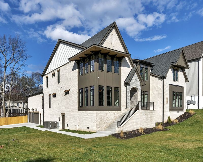 943B Caldwell Ln, Nashville, TN 37204
