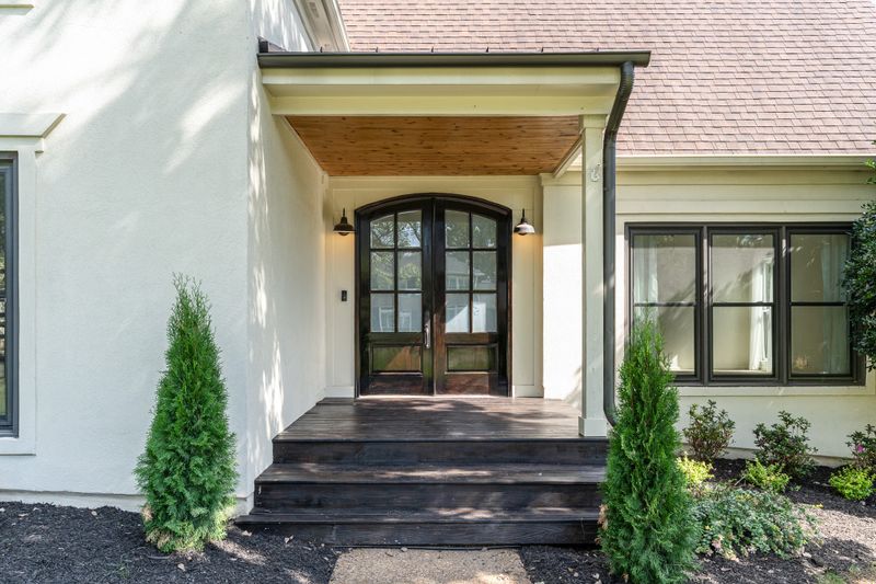 221 Pebble Glen Dr, Franklin, TN 37064