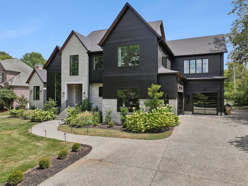 726 Vosswood Dr, Nashville, TN 37205
