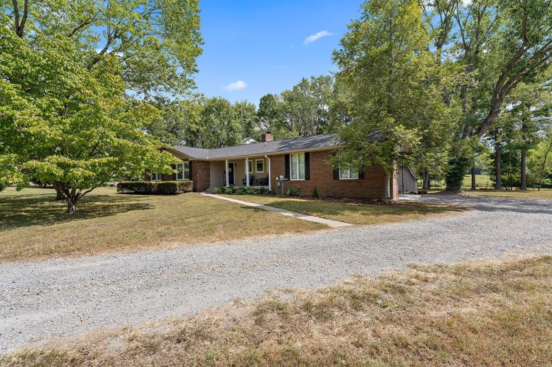207 Hickory Hill Dr, Cottontown, TN 37048