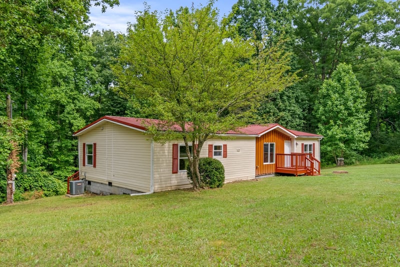 1044 Doak Dr, Pegram, TN 37143