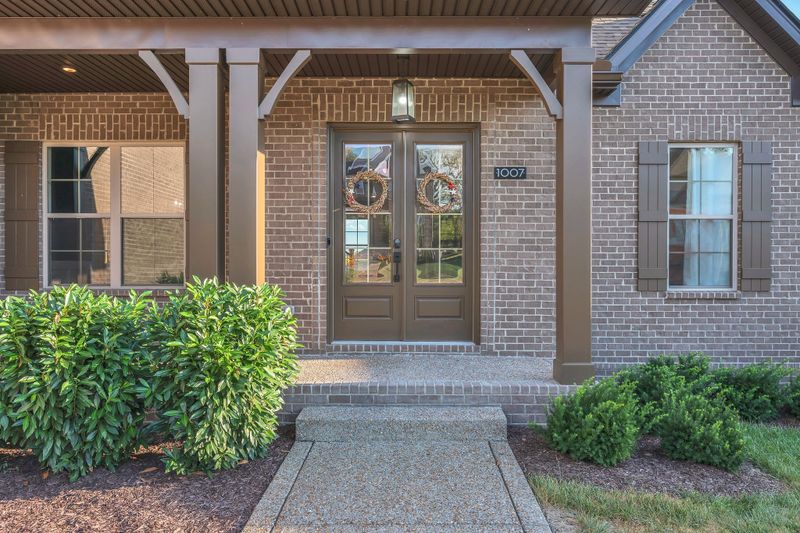 1007 Keeneland Dr, Gallatin, TN 37066