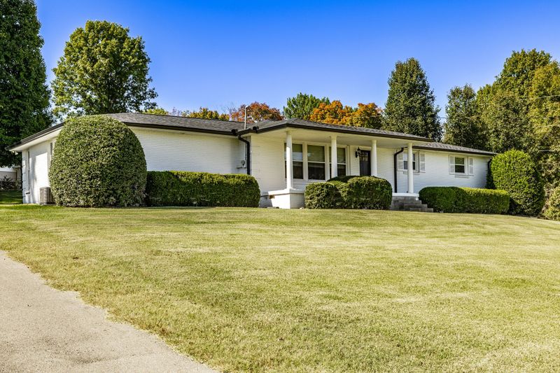 126 Cherokee Rd, Hendersonville, TN 37075
