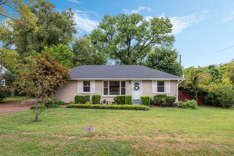 571 Highcrest Dr, Nashville, TN 37211