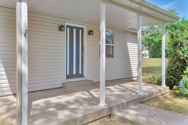 2367 Old Greenbrier Pike, Greenbrier, TN 37073