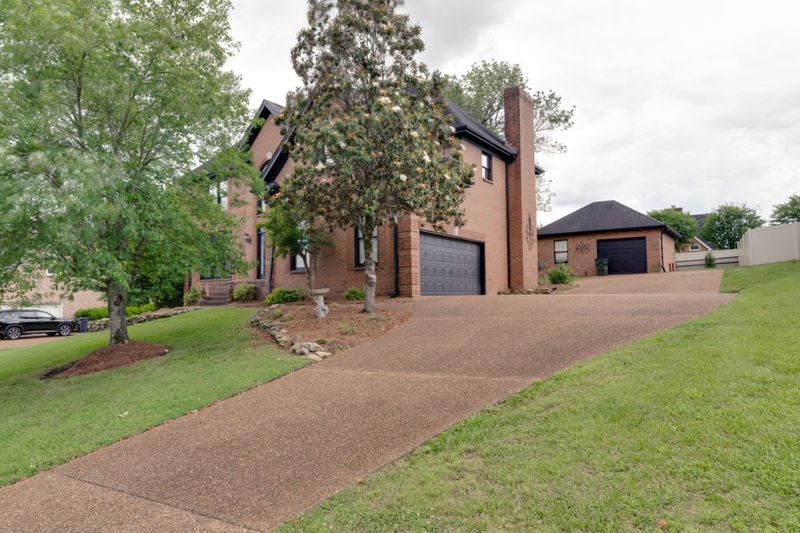 130 Ballentrae Dr, Hendersonville, TN 37075