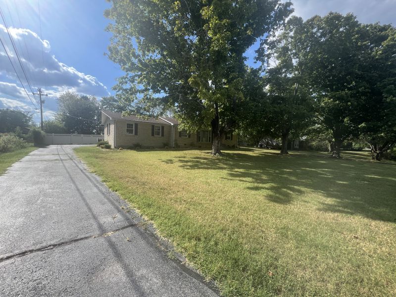 207 Hamlett Dr, White House, TN 37188