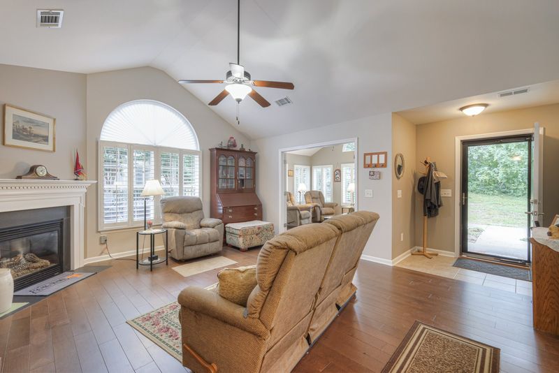 825 S Browns Ln #702, Gallatin, TN 37066