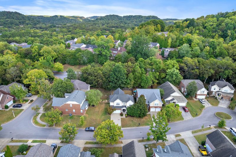 6857 Bridgewater Dr, Nashville, TN 37221