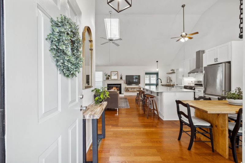 1633 Roundhill Dr, Nashville, TN 37211