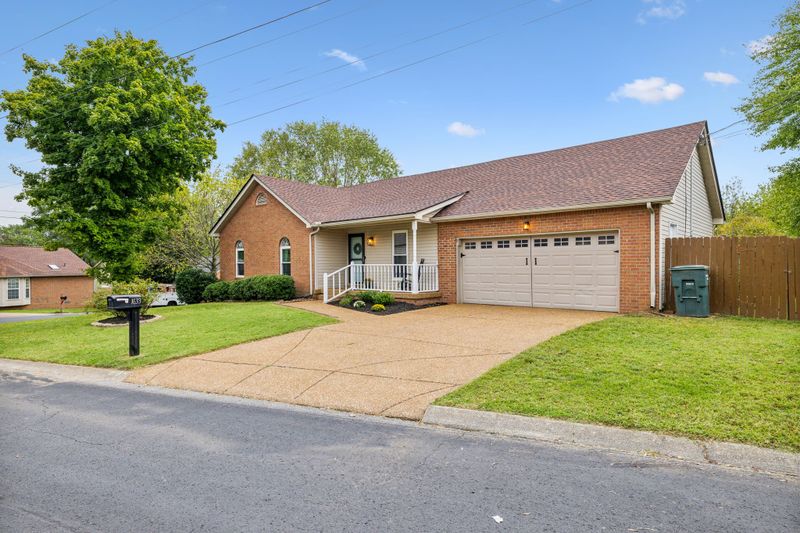 1633 Roundhill Dr, Nashville, TN 37211