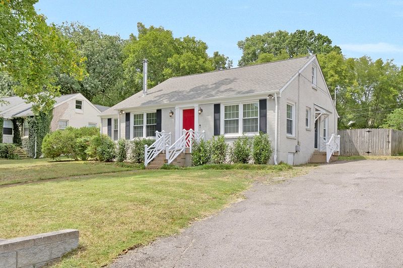 5624 Knob Rd, Nashville, TN 37209