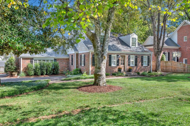 402 Page Rd, Nashville, TN 37205