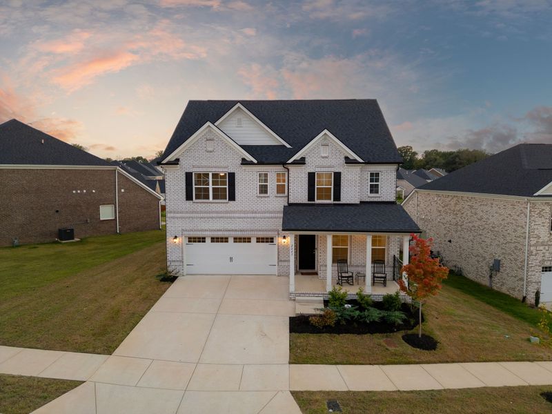 2045 Elk Springs Dr, Hermitage, TN 37076