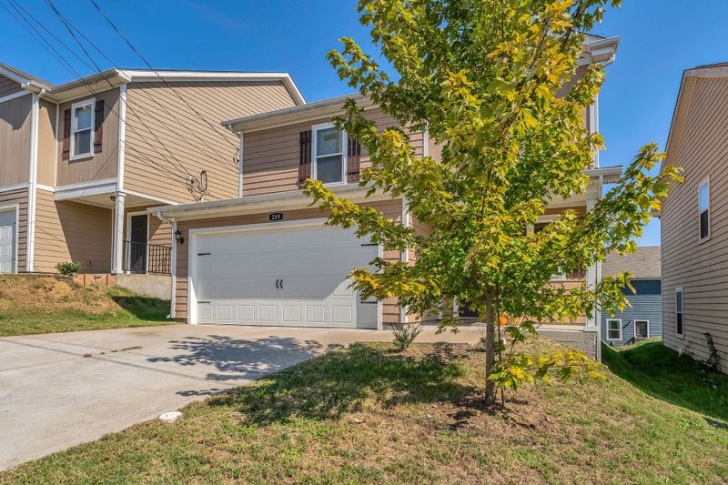209 Kirkside Dr, La Vergne, TN 37086