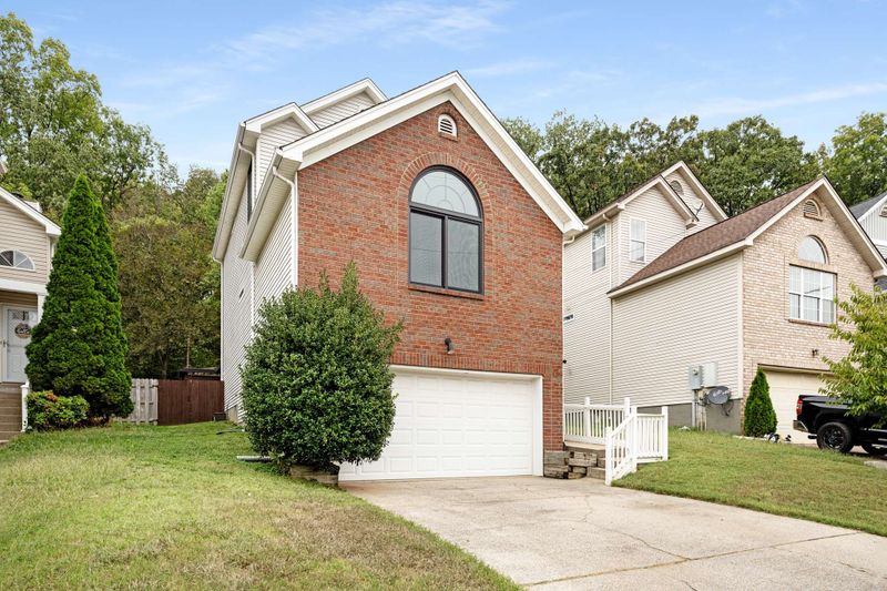 4064 Farmingham Woods Dr, Hermitage, TN 37076