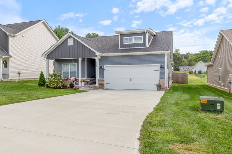 1126 Johnson St, Burns, TN 37029