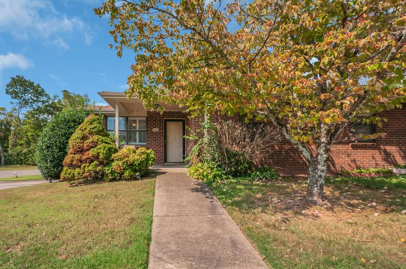 422 Deer Lake Dr, Nashville, TN 37221