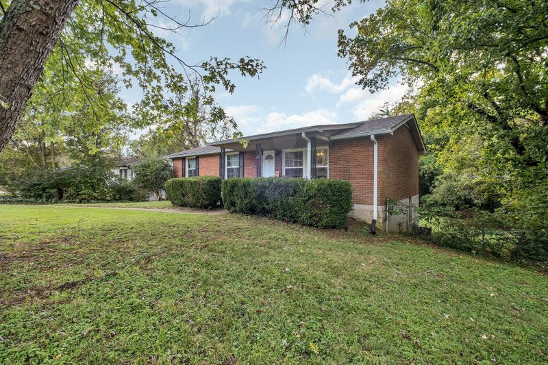 8107 Bonnafair Dr, Hermitage, TN 37076