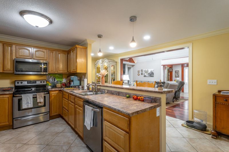 92 Reynolds Dr, Rossville, GA 30741