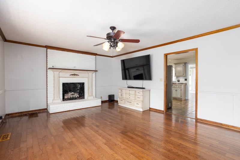 25521 Capshaw Rd, Athens, AL 35613