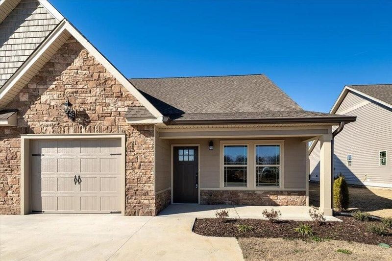 165 Sunset Cove Dr, Rossville, GA 30741