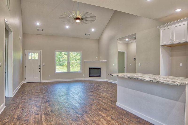 35 Battle Bluff Dr, Rossville, GA 30741