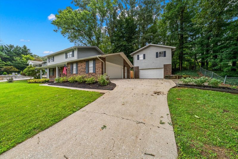 1008 Viking Dr, Knoxville, TN 37932
