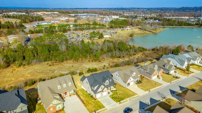 586 Lakeshore Cove Dr, Fort Oglethorpe, GA 30742