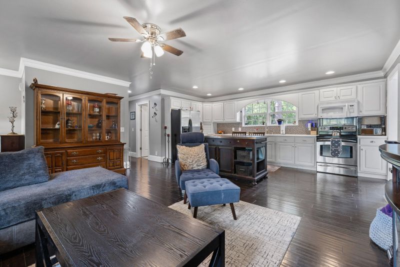 105 School St, Tunnel Hill, GA 30755