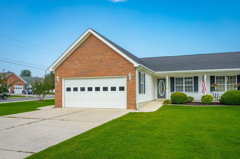 65 Yellow Brick Rd, Rossville, GA 30741