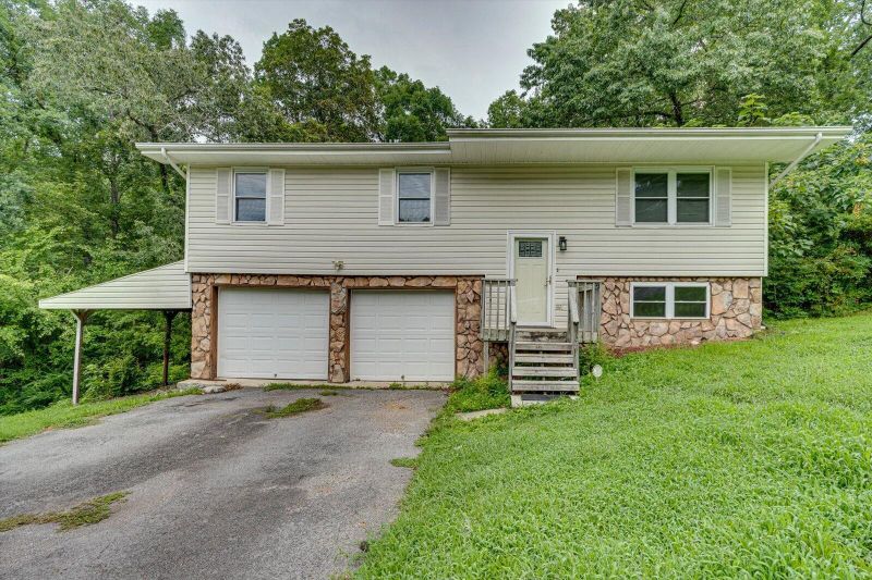 22 Sparrow Ln, Ringgold, GA 30736