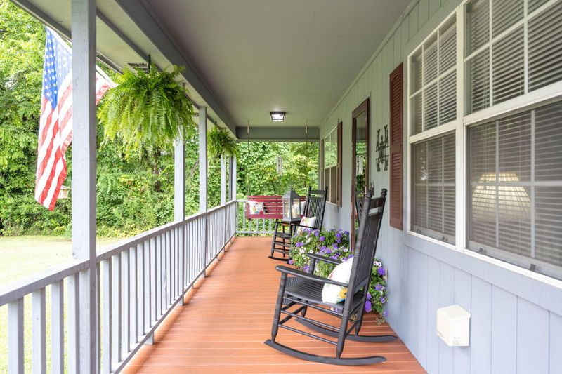 500 Frieda Dr, Rossville, GA 30741