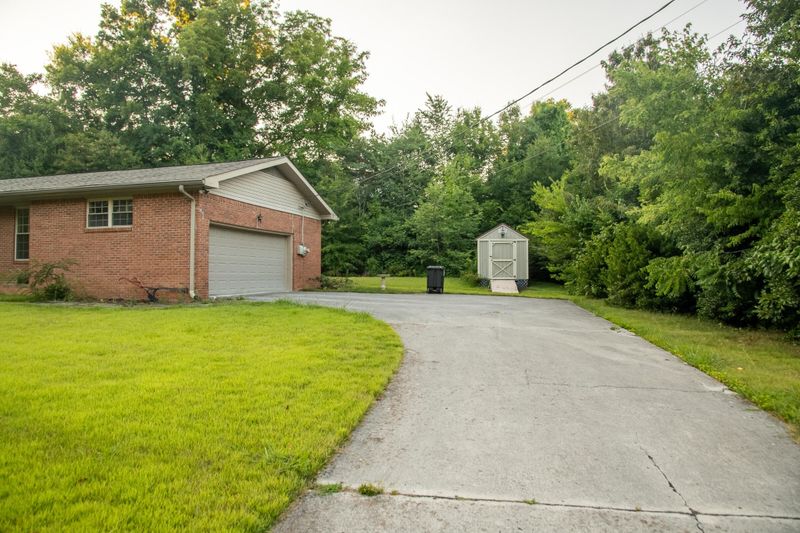 125 Callan Dr, Rossville, GA 30741
