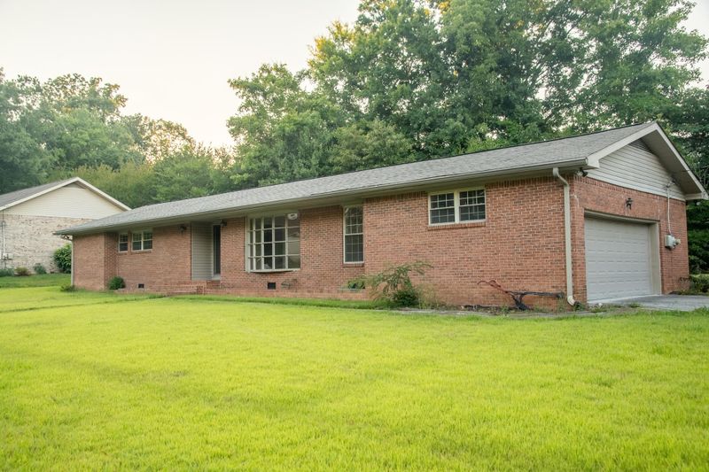 125 Callan Dr, Rossville, GA 30741