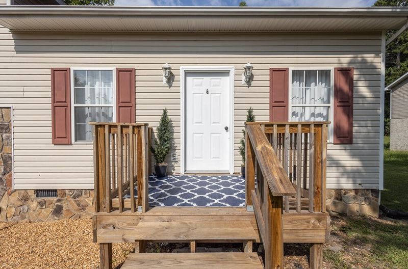 303 Ridgecrest Dr, La Fayette, GA 30728