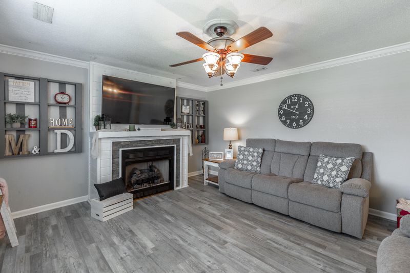 621 Lofton Ln, Chickamauga, GA 30707