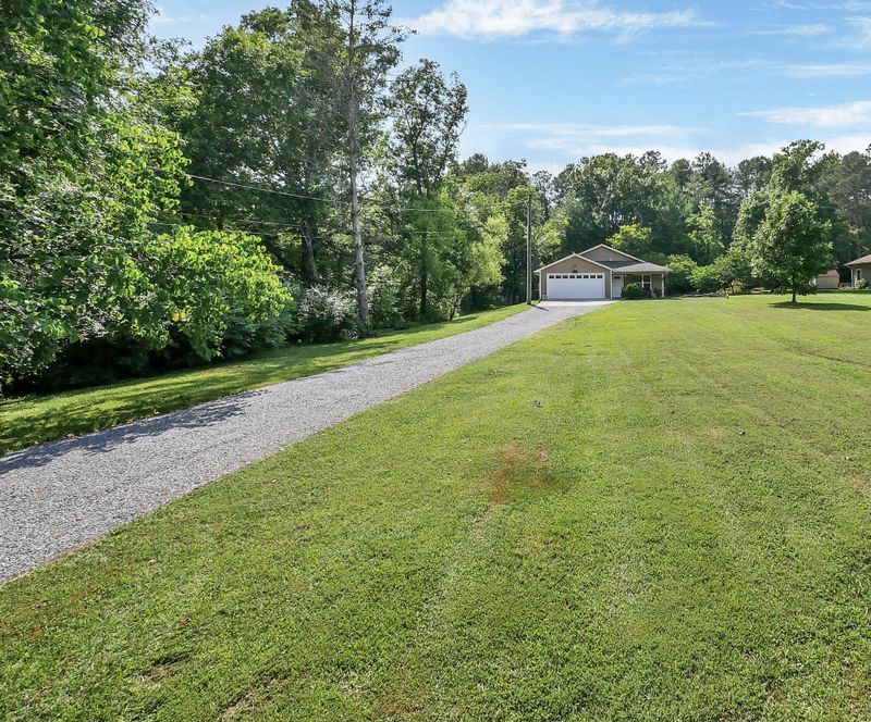488 Dry Valley Rd, Rossville, GA 30741