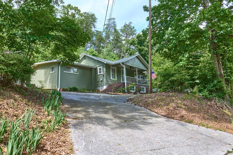 1896 Dry Valley Rd, Rossville, GA 30741