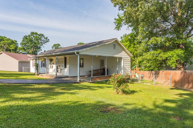 211 Beech St, Rossville, GA 30741