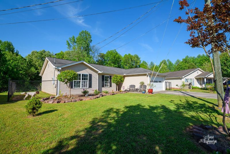 136 Bear Den Ct, Dalton, GA 30721