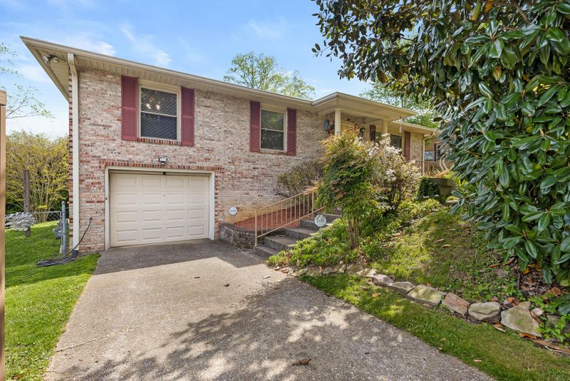 2 Terry St, Rossville, GA 30741
