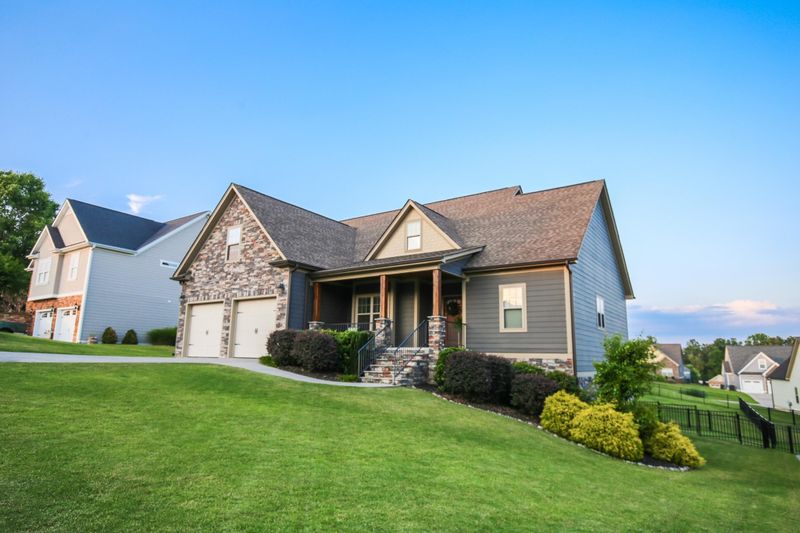 183 Running Oak Dr, Ringgold, GA 30736