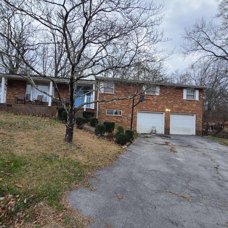 12 Sandra Dr, Rossville, GA 30741