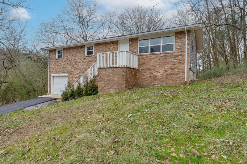 2 Kent Dr, Rossville, GA 30741