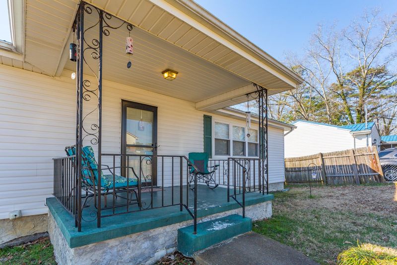 269 Greens Lake Cir, Rossville, GA 30741