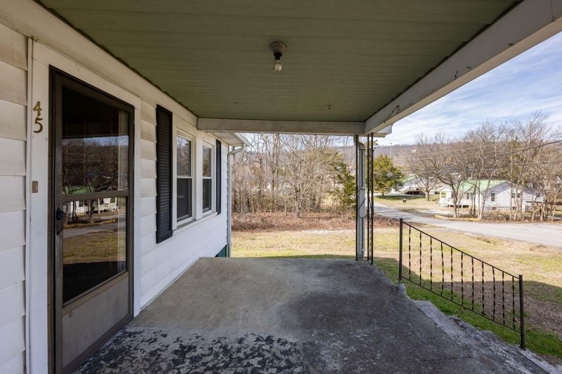 45 W Pace St, Trenton, GA 30752