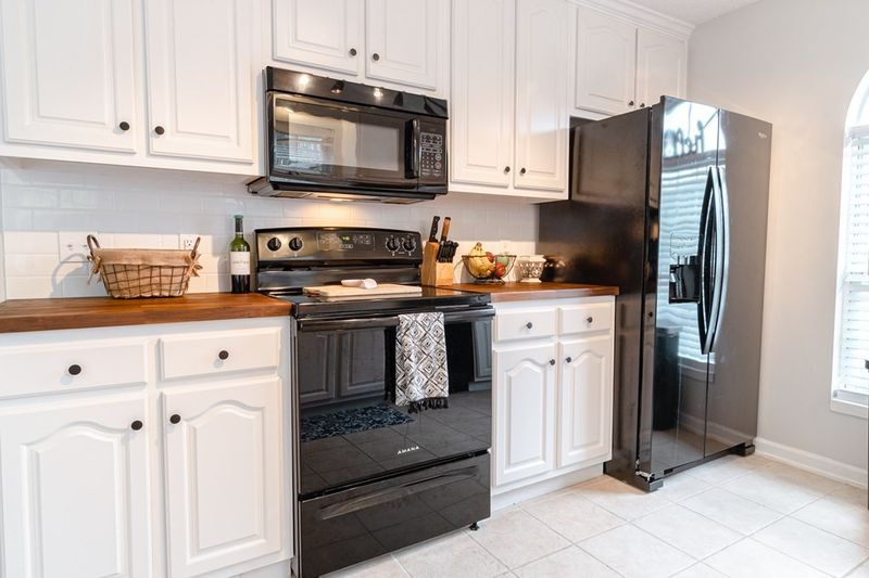 1698 Summit Dr N, Dalton, GA 30721