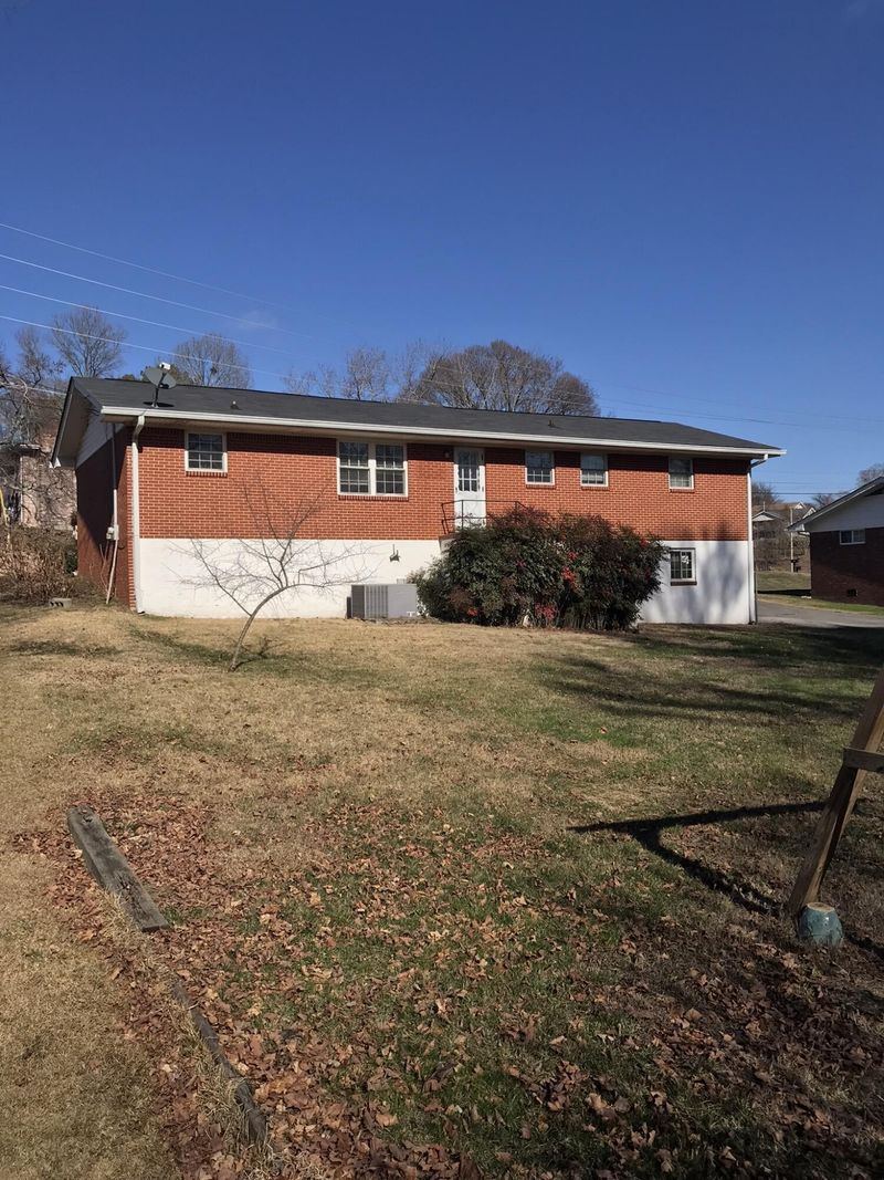 10 Hickory Cir, Rossville, GA 30741